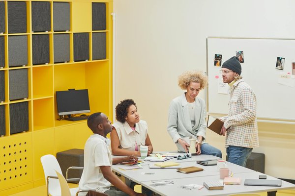 Comment les technologies émergentes transforment-elles le monde des affaires contemporain ?